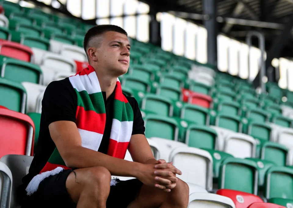 Zagłębie Sosnowiec ogłosiło transfer nowego zawodnika. Został nim Jakub Pawłowski z ŁKS-u Łódź.