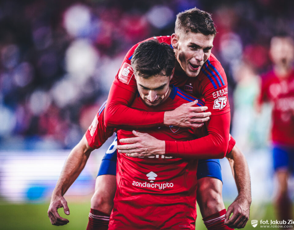 Raków Częstochowa wygrał z Lechią Gdańsk, mimo gry w osłabieniu od 37. minuty meczu po czerwonej kartce dla Karola Struskiego.